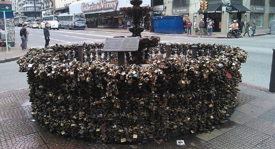 Fuente con candados